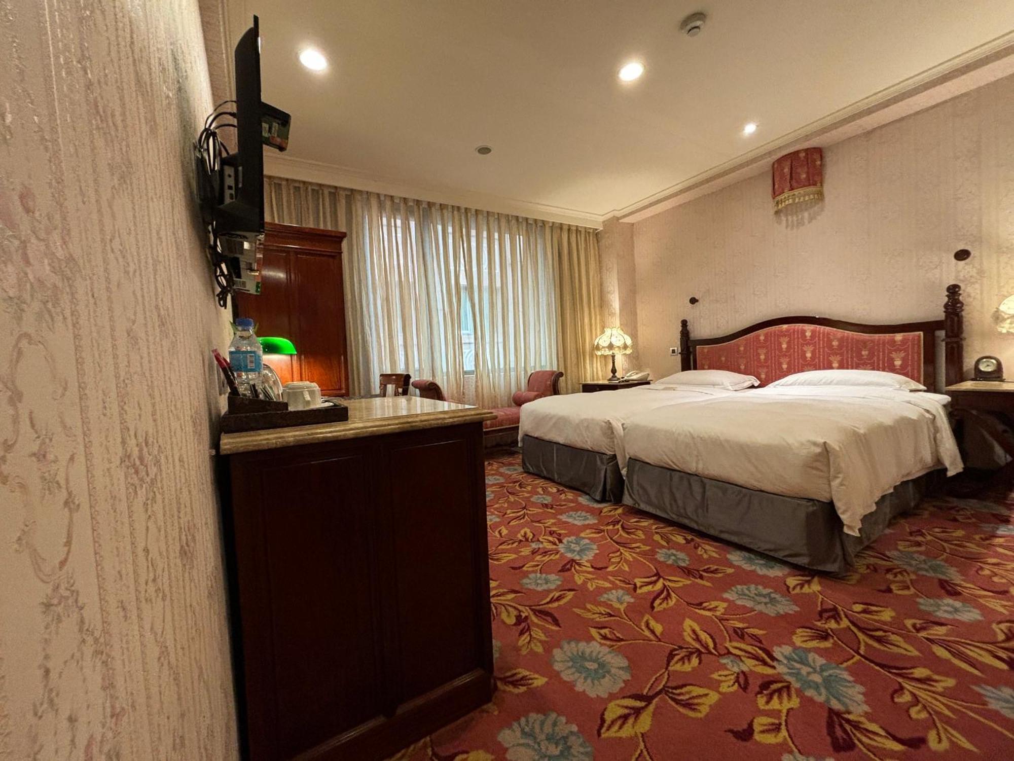 Royal Seasons Hotel Taipei ‧ Nanjing W. Exterior photo