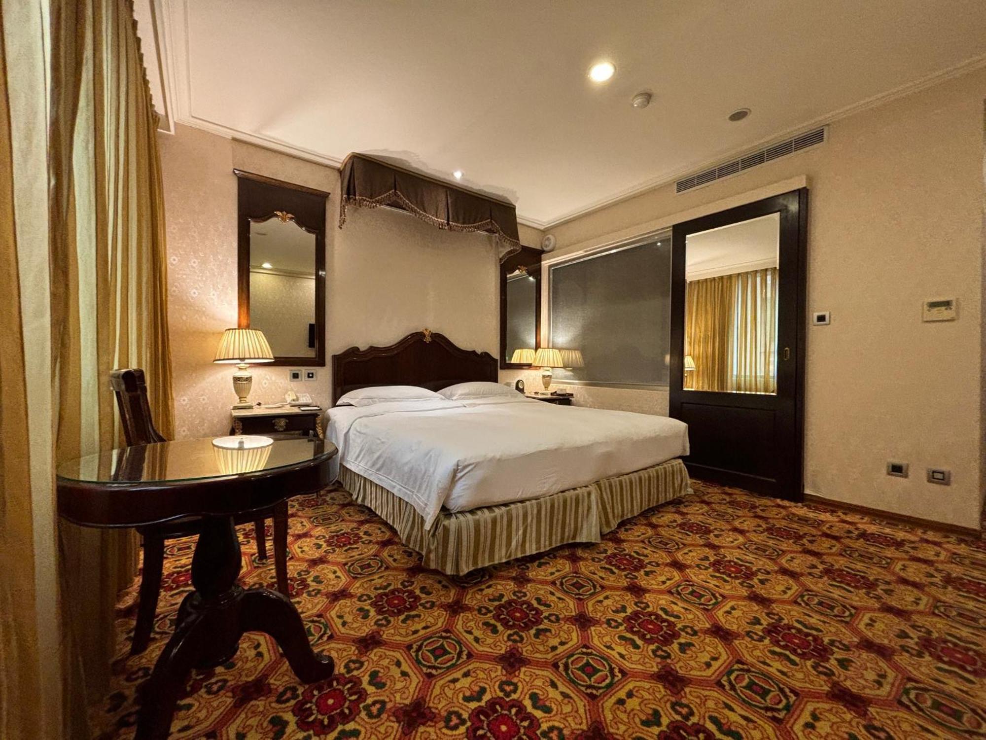 Royal Seasons Hotel Taipei ‧ Nanjing W. Exterior photo