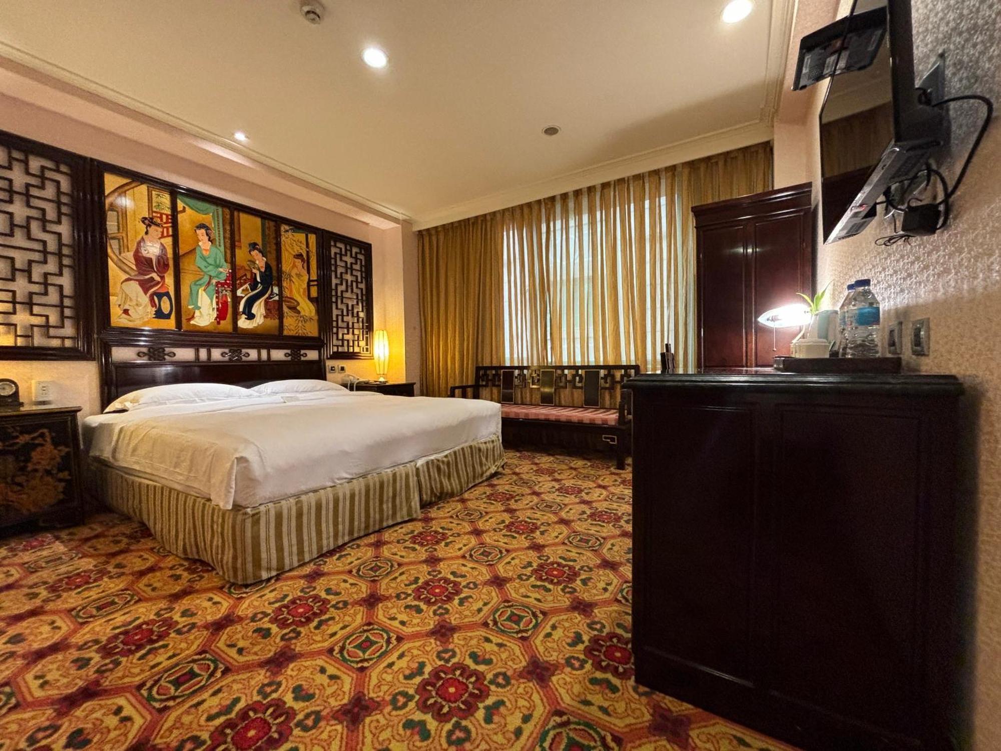 Royal Seasons Hotel Taipei ‧ Nanjing W. Exterior photo