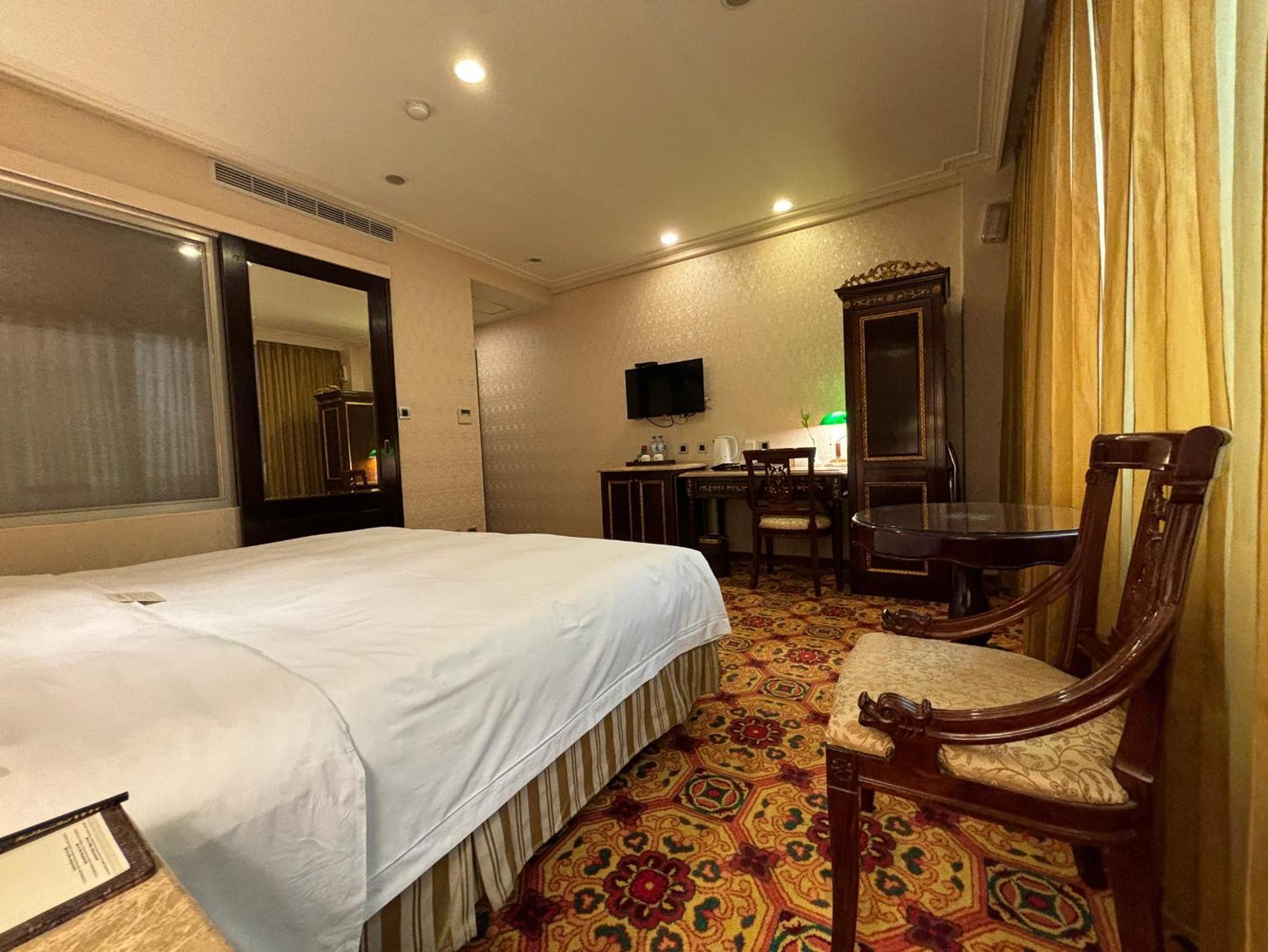 Royal Seasons Hotel Taipei ‧ Nanjing W. Exterior photo