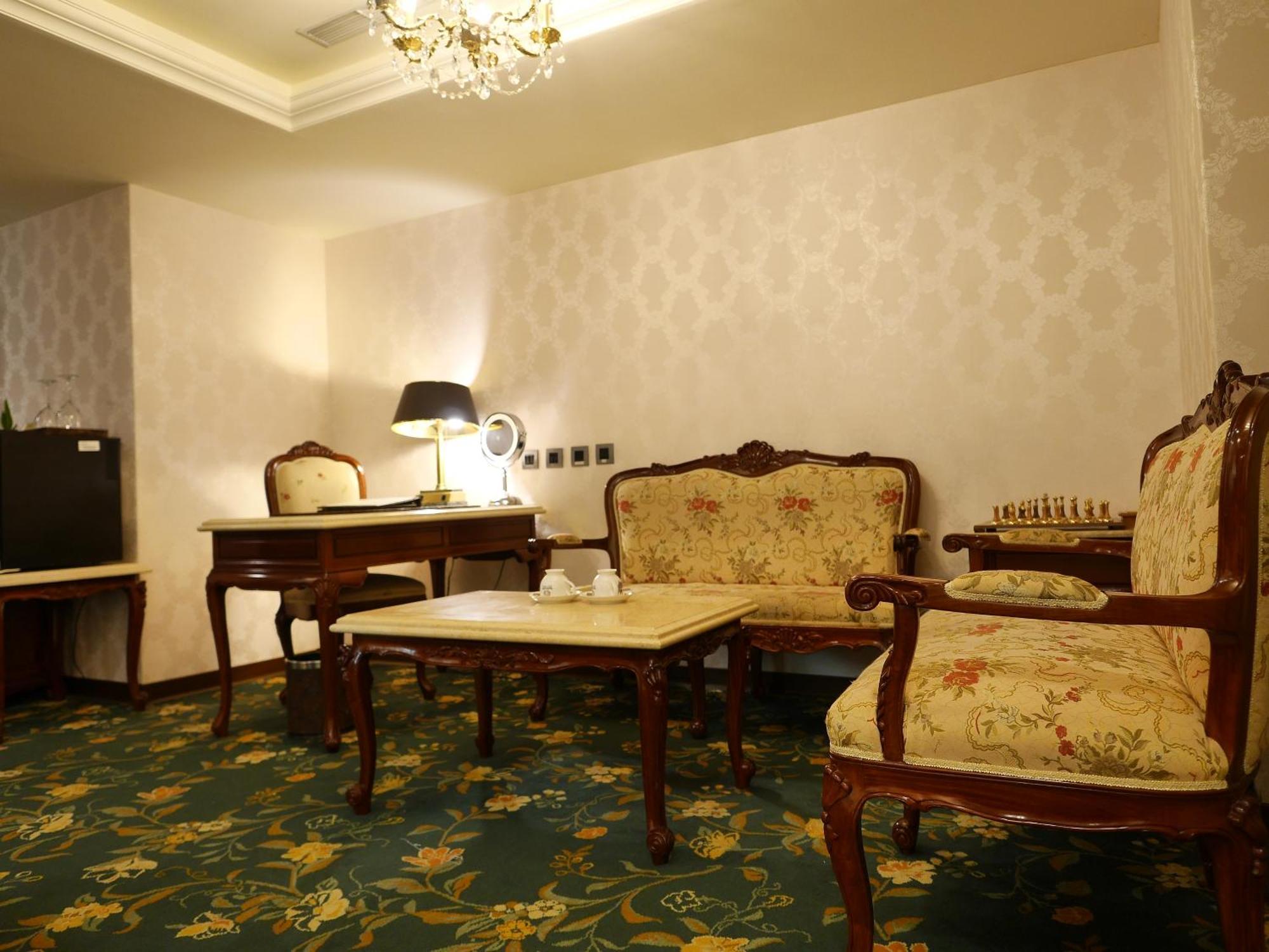 Royal Seasons Hotel Taipei ‧ Nanjing W. Exterior photo