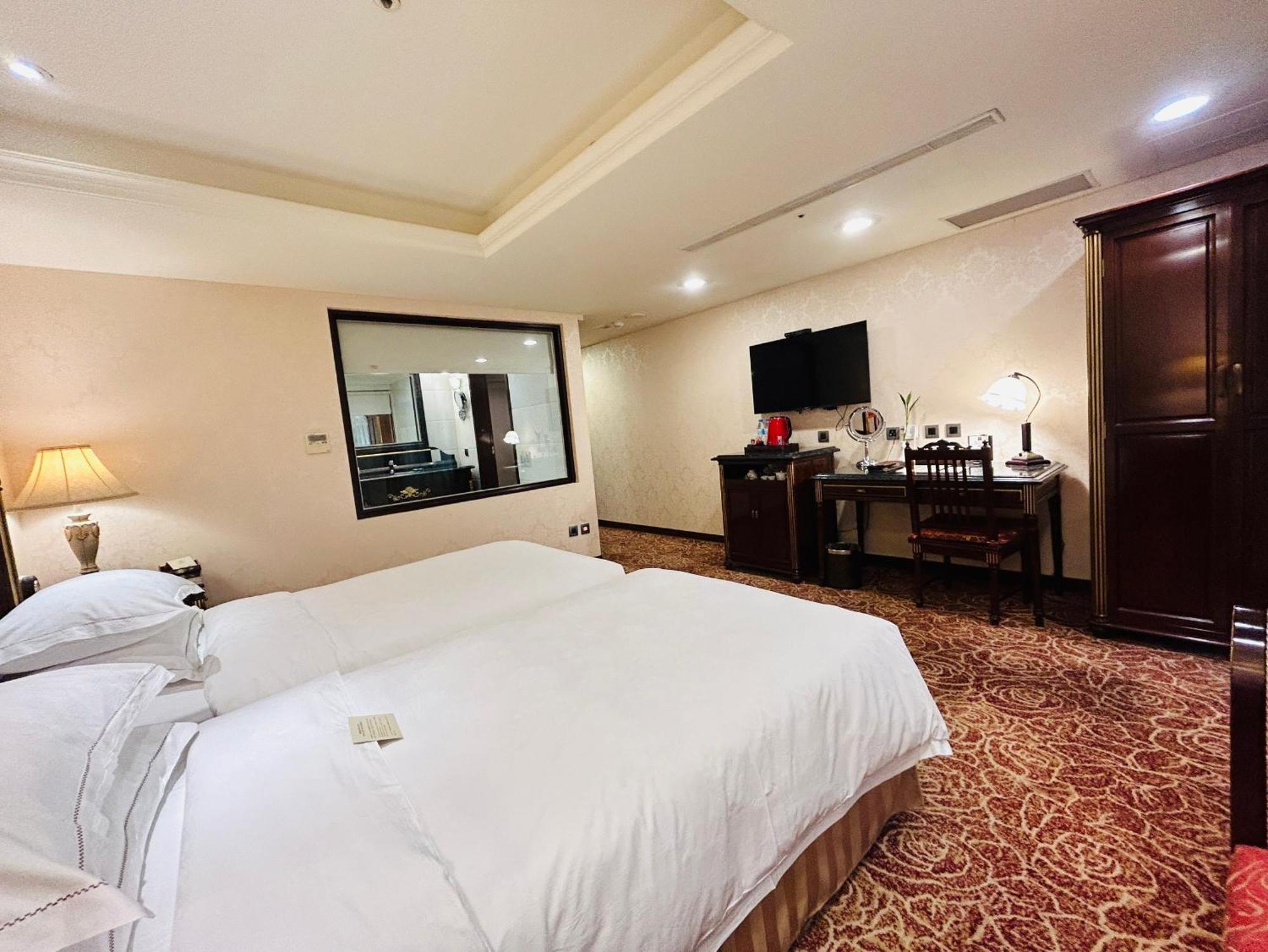 Royal Seasons Hotel Taipei ‧ Nanjing W. Exterior photo