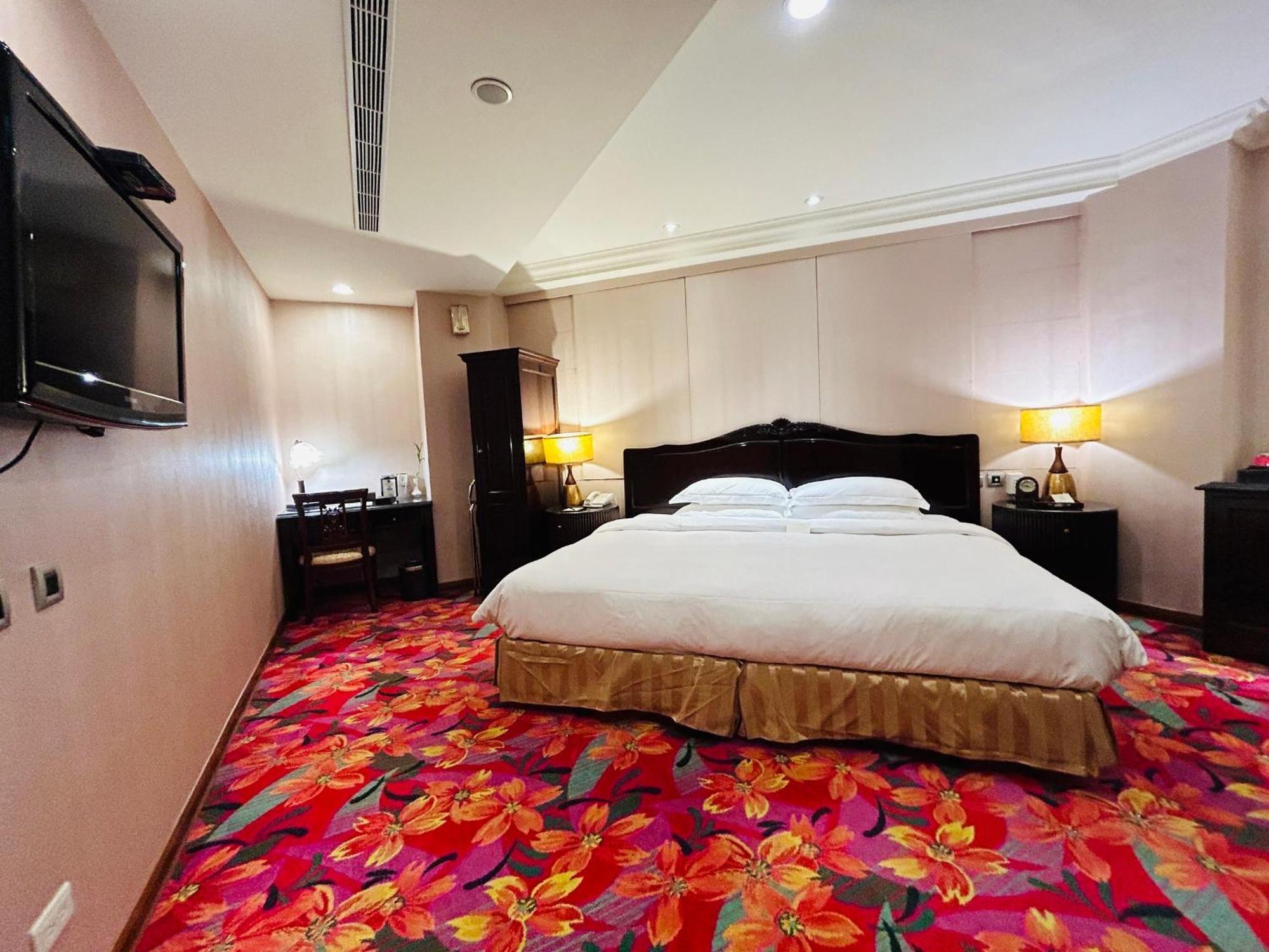 Royal Seasons Hotel Taipei ‧ Nanjing W. Exterior photo