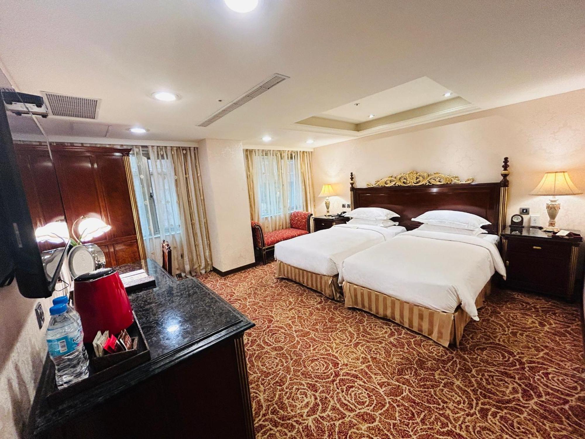 Royal Seasons Hotel Taipei ‧ Nanjing W. Exterior photo