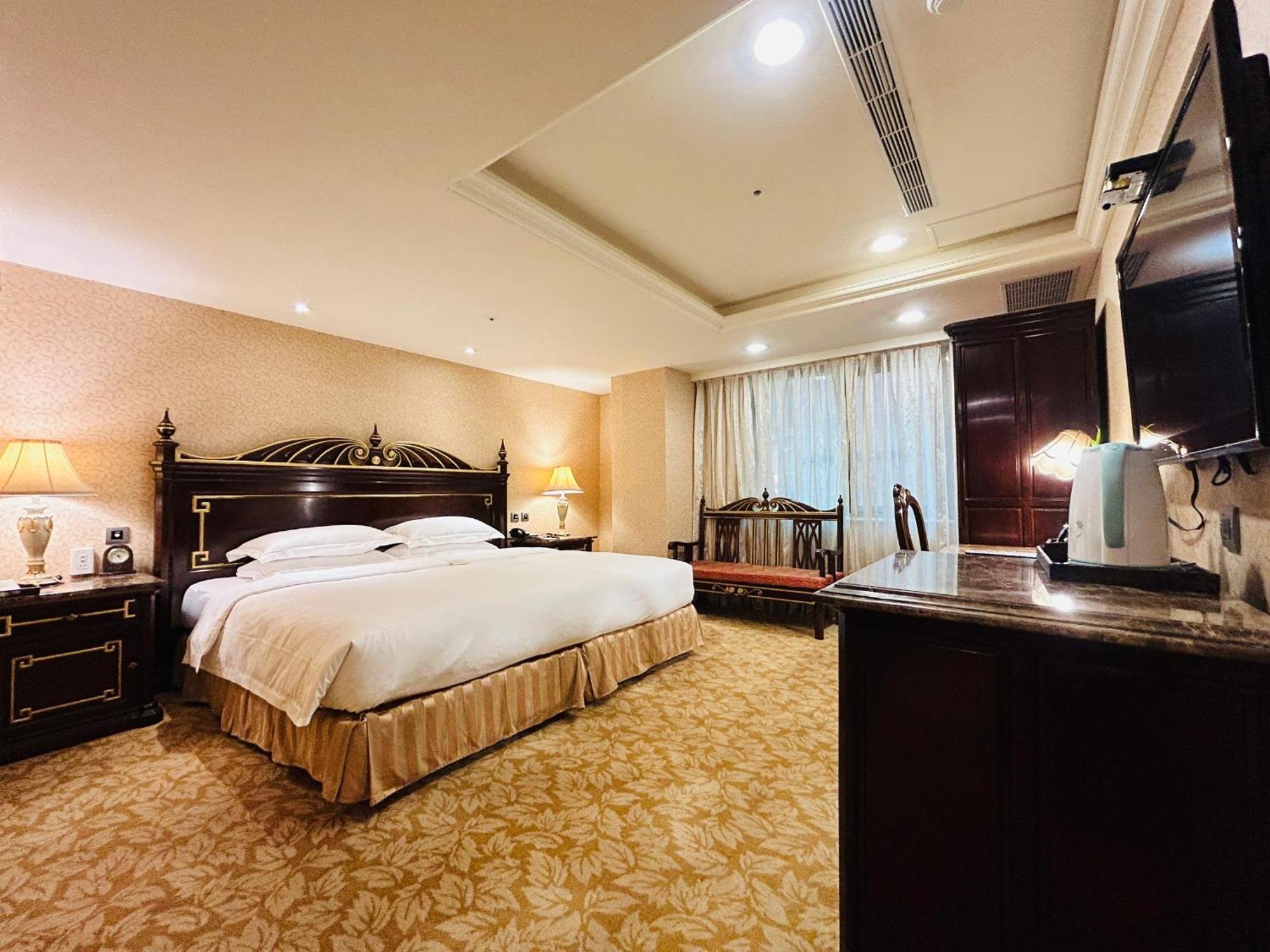 Royal Seasons Hotel Taipei ‧ Nanjing W. Exterior photo