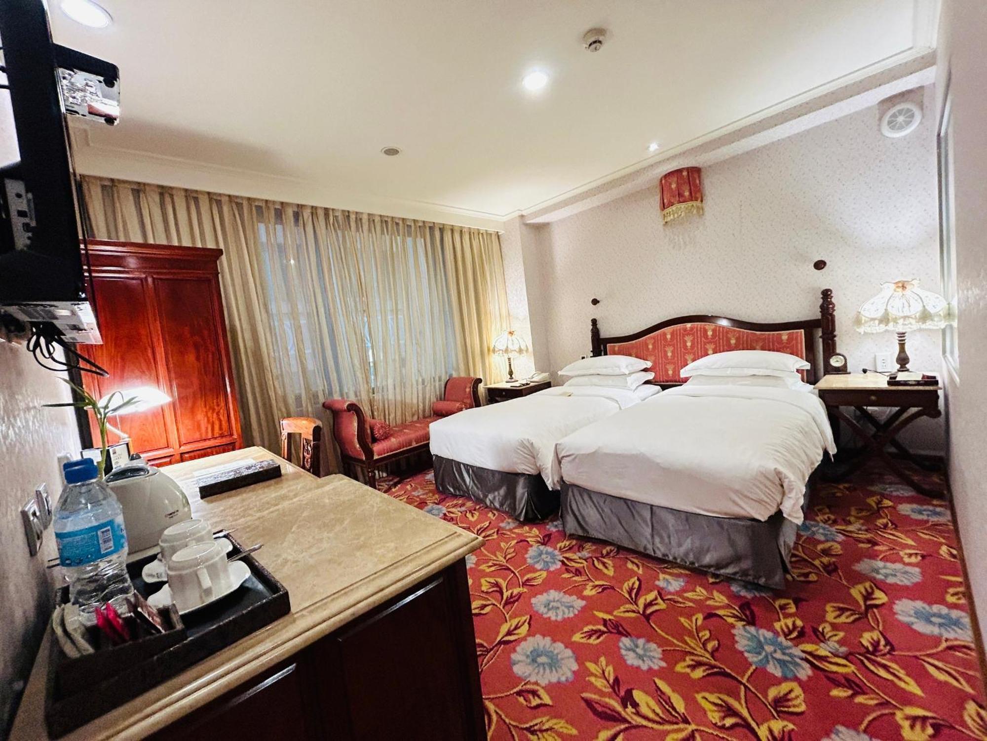 Royal Seasons Hotel Taipei ‧ Nanjing W. Exterior photo