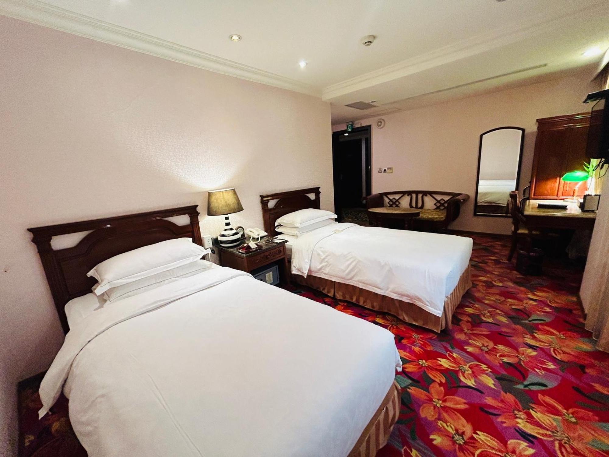 Royal Seasons Hotel Taipei ‧ Nanjing W. Exterior photo