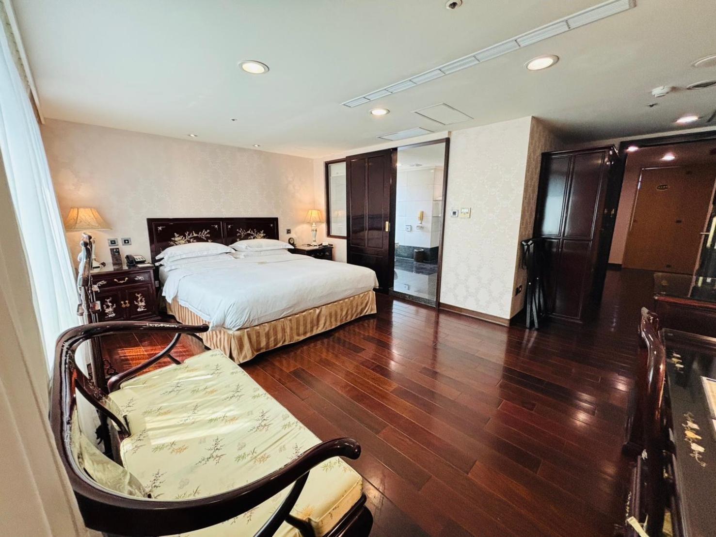 Royal Seasons Hotel Taipei ‧ Nanjing W. Exterior photo
