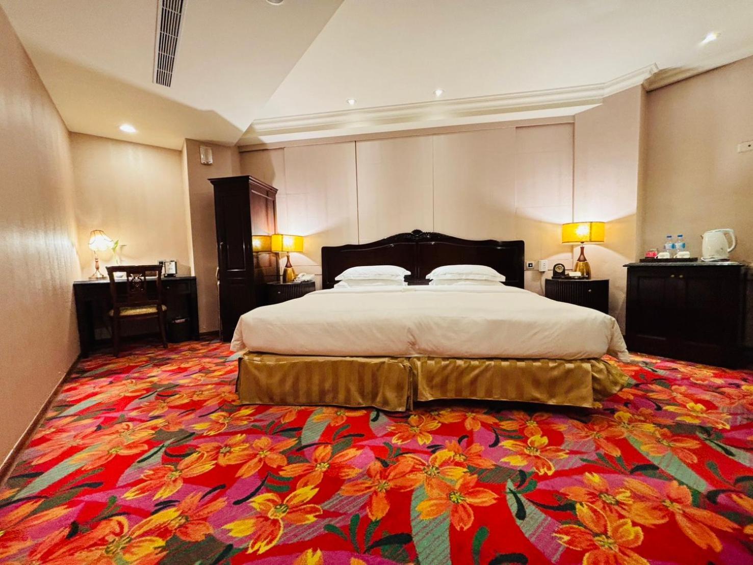 Royal Seasons Hotel Taipei ‧ Nanjing W. Exterior photo