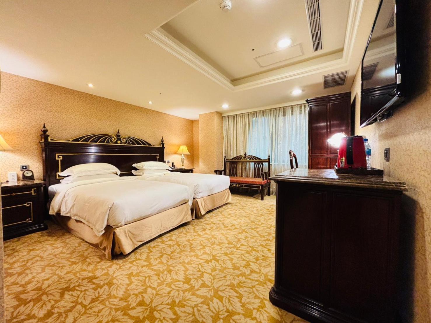 Royal Seasons Hotel Taipei ‧ Nanjing W. Exterior photo
