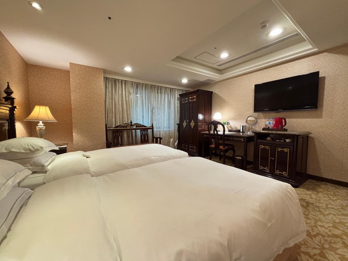 Royal Seasons Hotel Taipei ‧ Nanjing W. Exterior photo